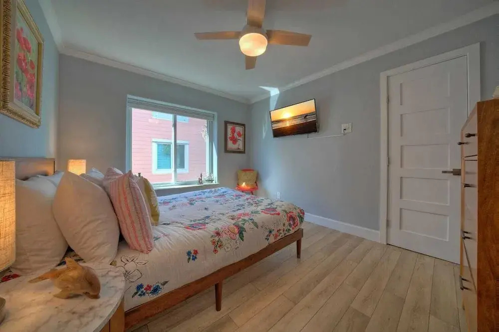 Sleeps 18, 2 Condos Beach Access, Pool, Views, Tennis + Pickleball Courts