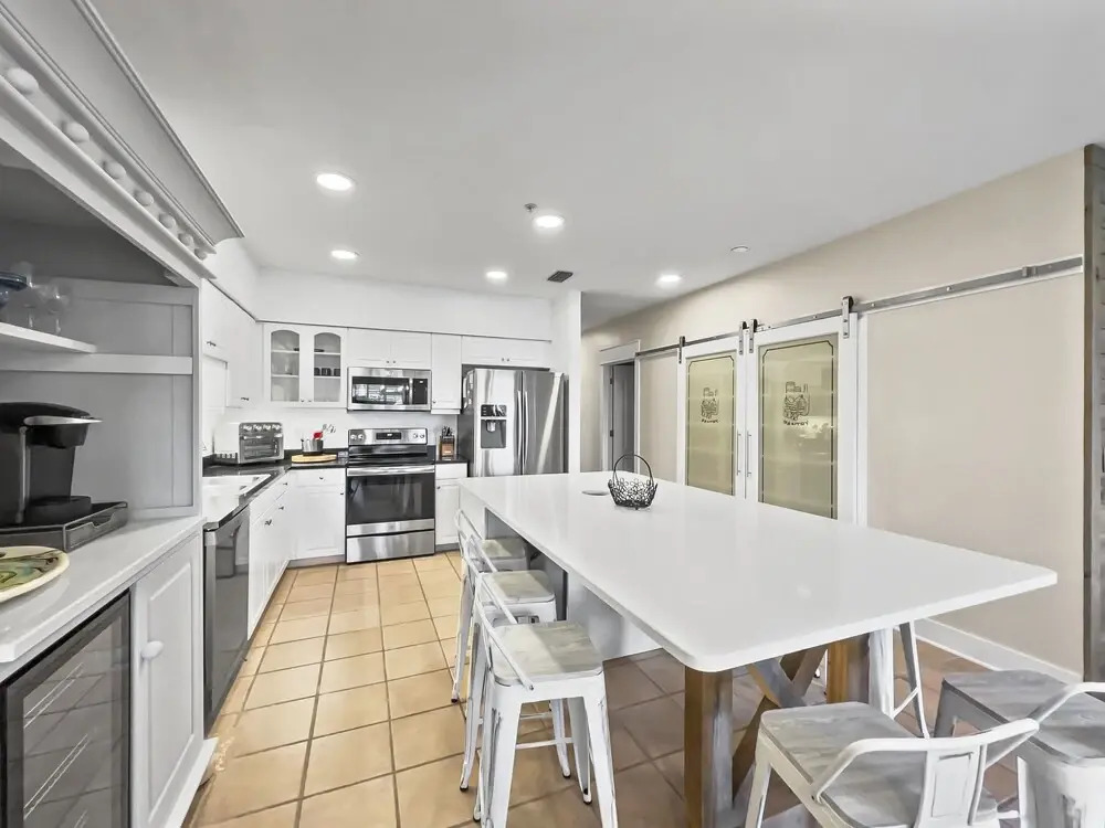 Lagoon Lounge 3 Bedroom Condo by Redawning