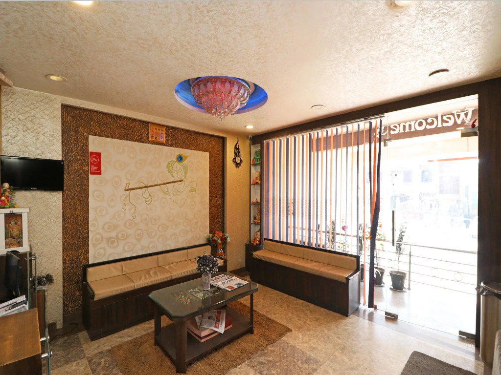 OYO 7885 Hotel Myraa