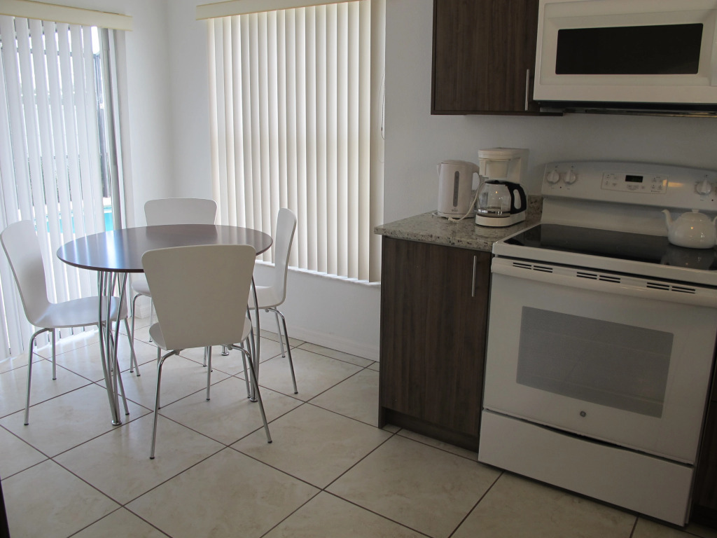 Lake View Pool Home, close to Disney, Malls: BP33, Kissimmee, US
