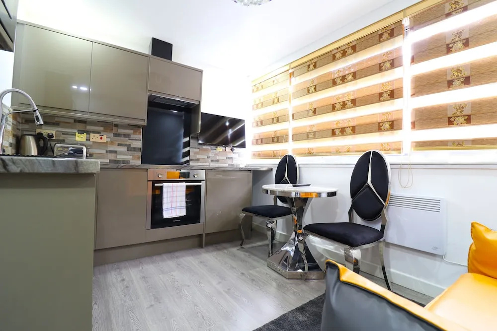Queen Stay Apartments