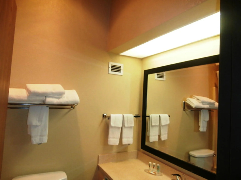 Red Lion Inn & Suites Blue Springs