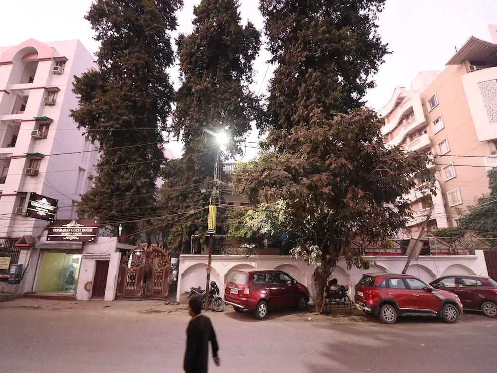 Oyo 26657 Vrindaban Guest House