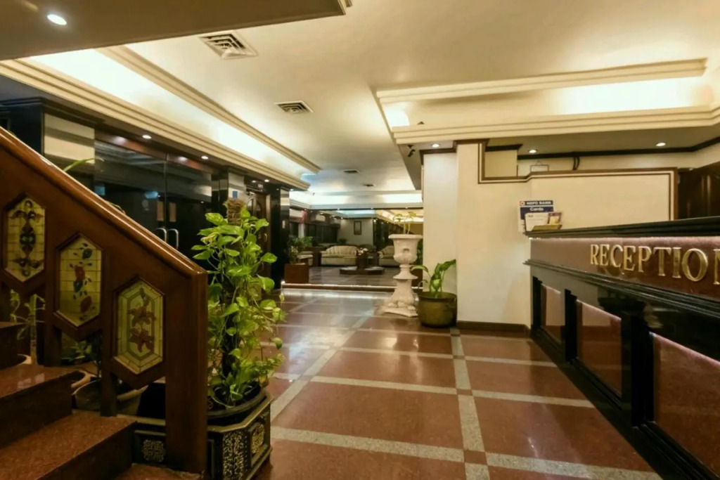 Hotel Mogul Palace - Near Masjid Bunder Mumbai