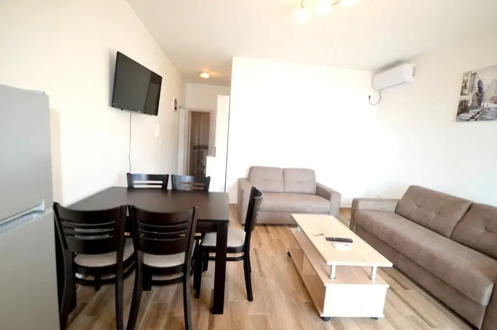 Isidora Apartments