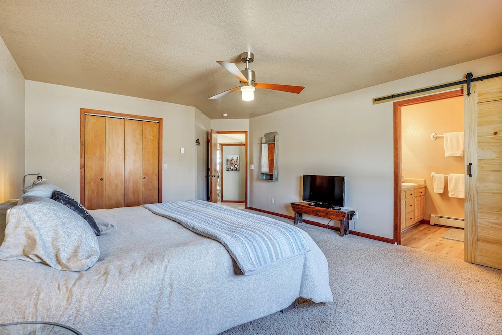 24str-00027 Fairplay Cabin w/ Mountain Views!