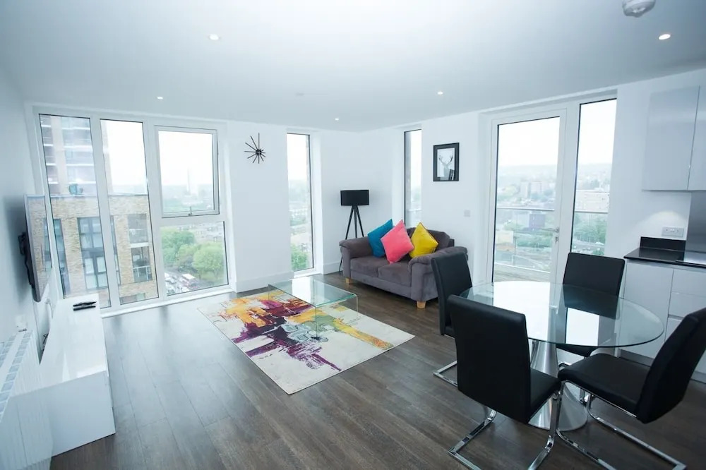Highview 2-bed Apartment in London