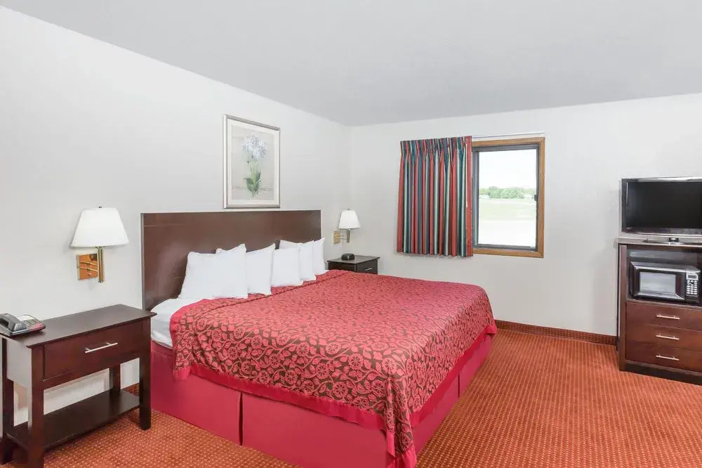 Days Inn And Suites Des Moines Airport