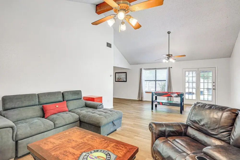 Spacious San Antonio Home: Google Fiber, Game Room