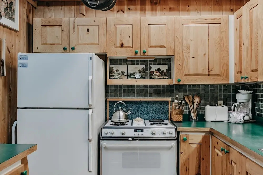 11sl - Wi-fi - No Pets Log Cabin - Sleeps 7 2 Bedroom Cabin by Redawning