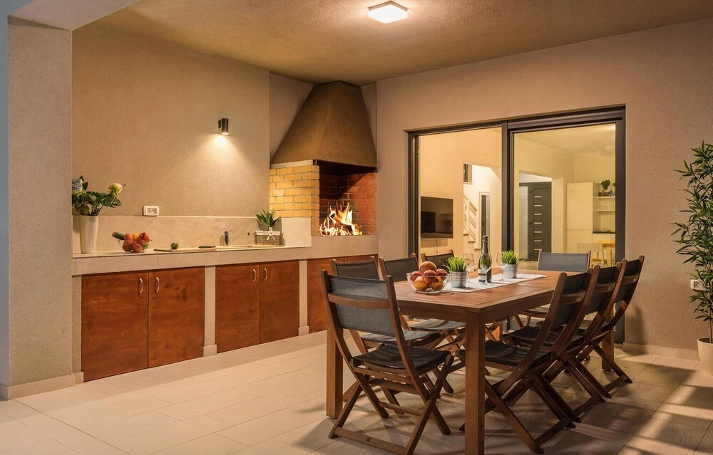 Beautiful Home in Premantura With Wifi and 4 Bedrooms