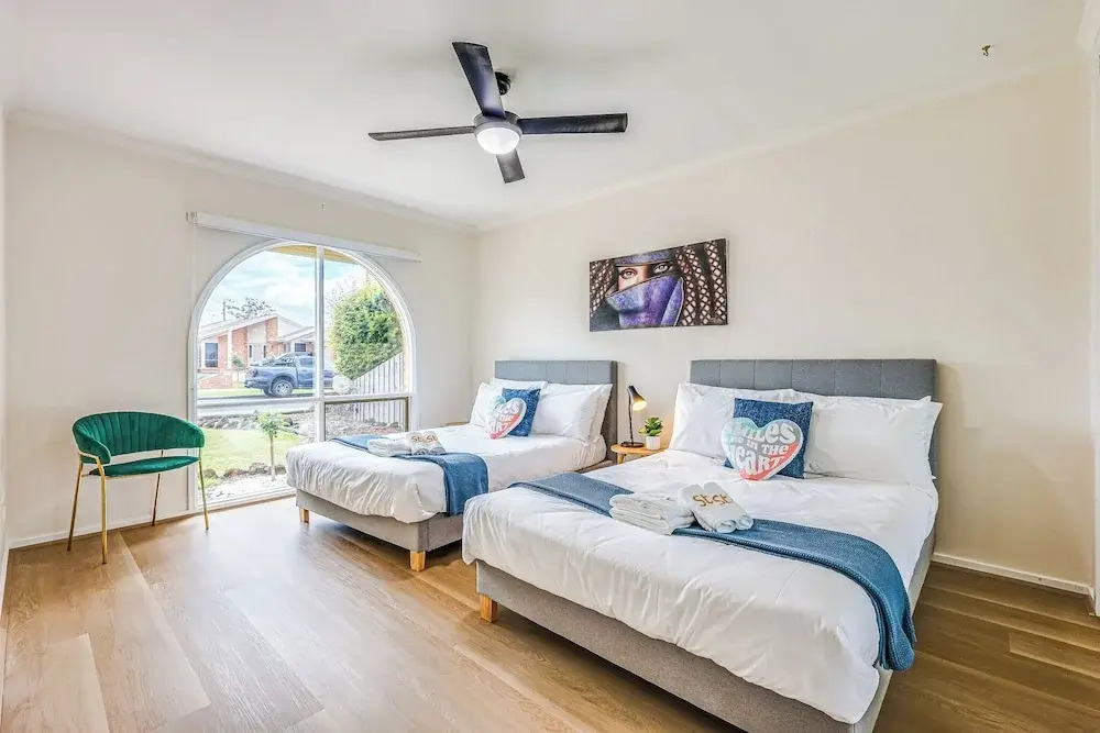 StayAU Pet-Friendly 7BR Spacious Retreat