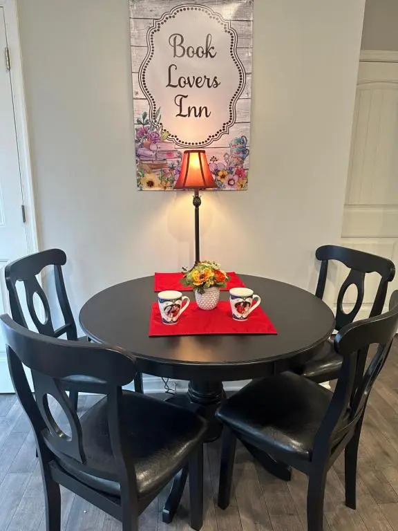 Book Lovers Inn