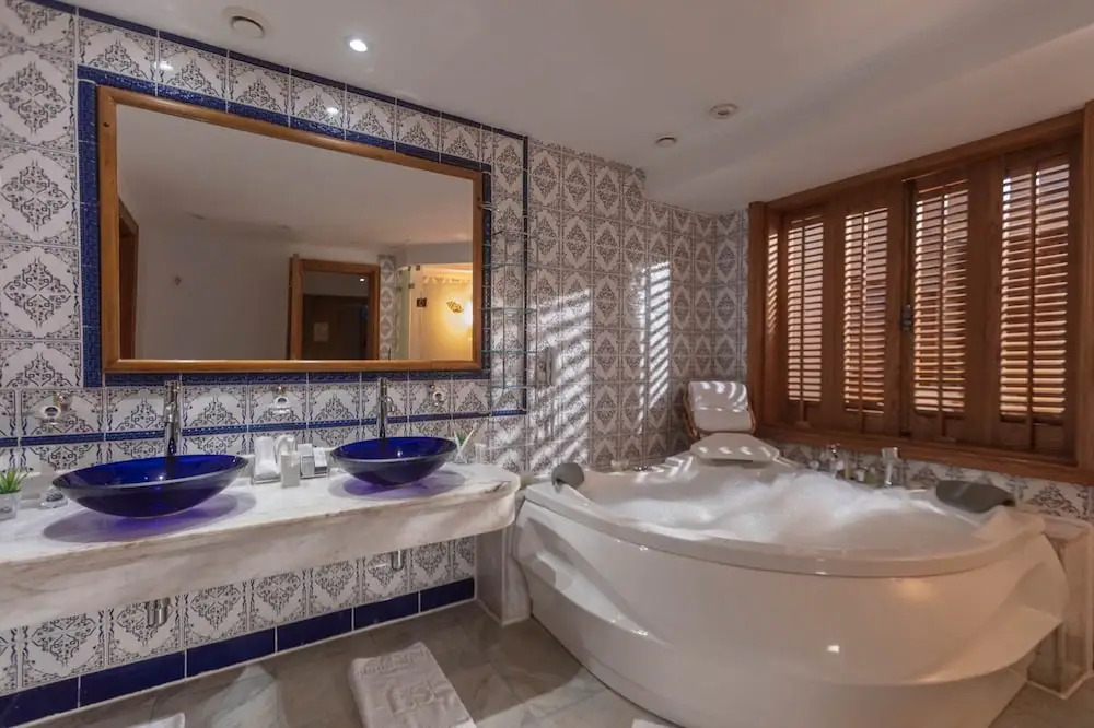 A 4 bedroom contemporary villa is furnished with luxe imported Italian furniture