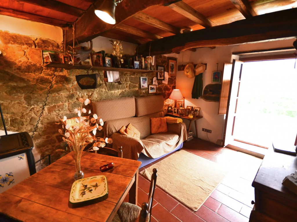 Beautiful Cottage in Pescia with bubble bath