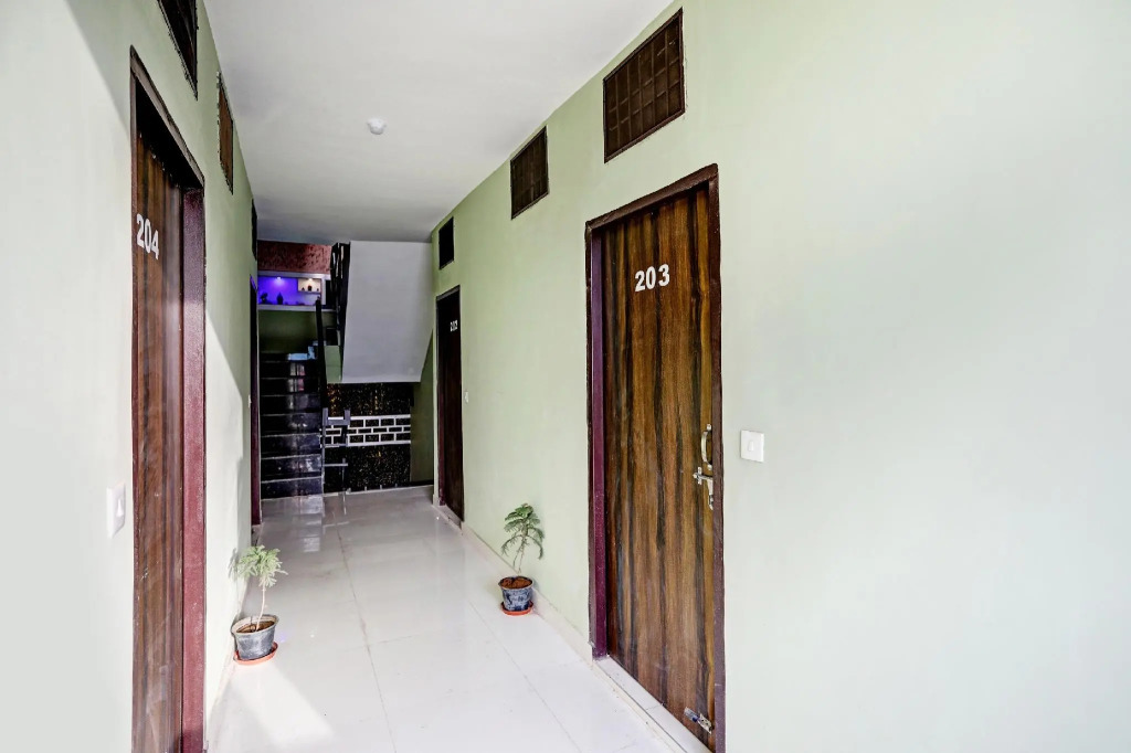 OYO 81244 Forty Three Mainvue