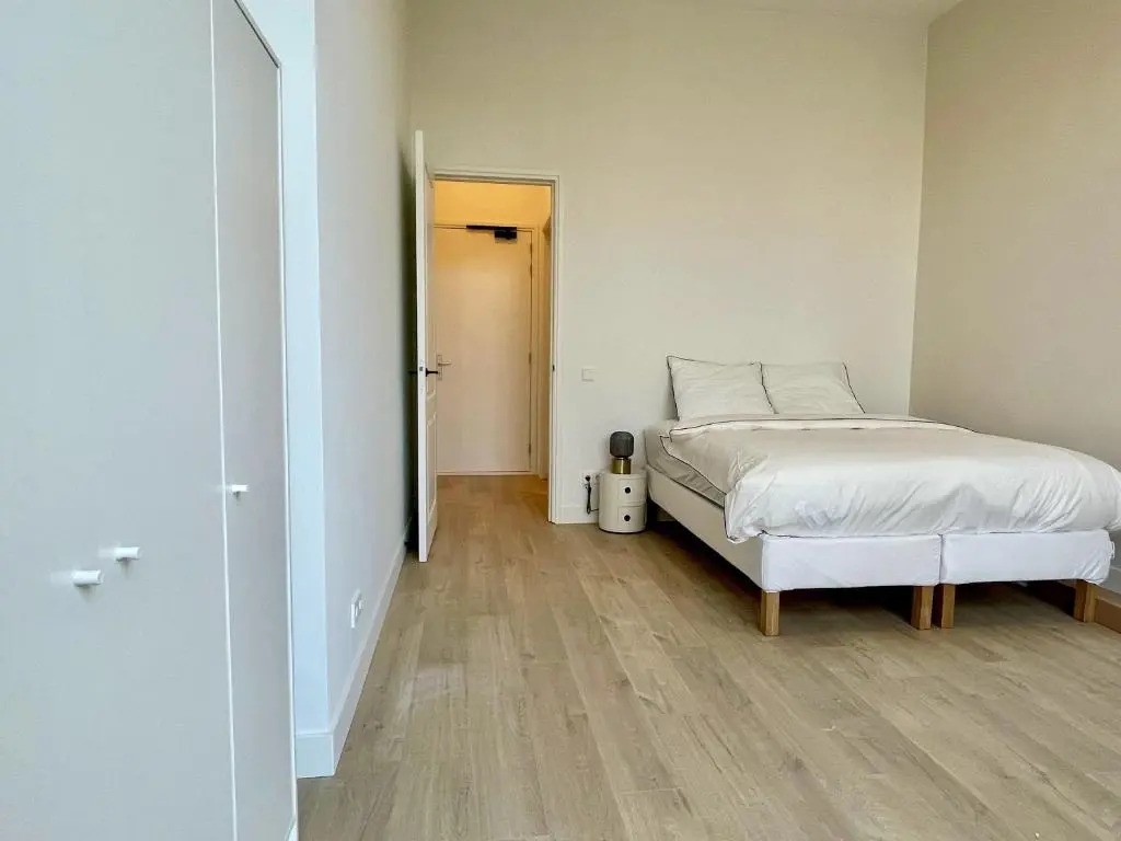 Detailed 1 Bedroom Serviced Apartment 63m2 -MNL D-