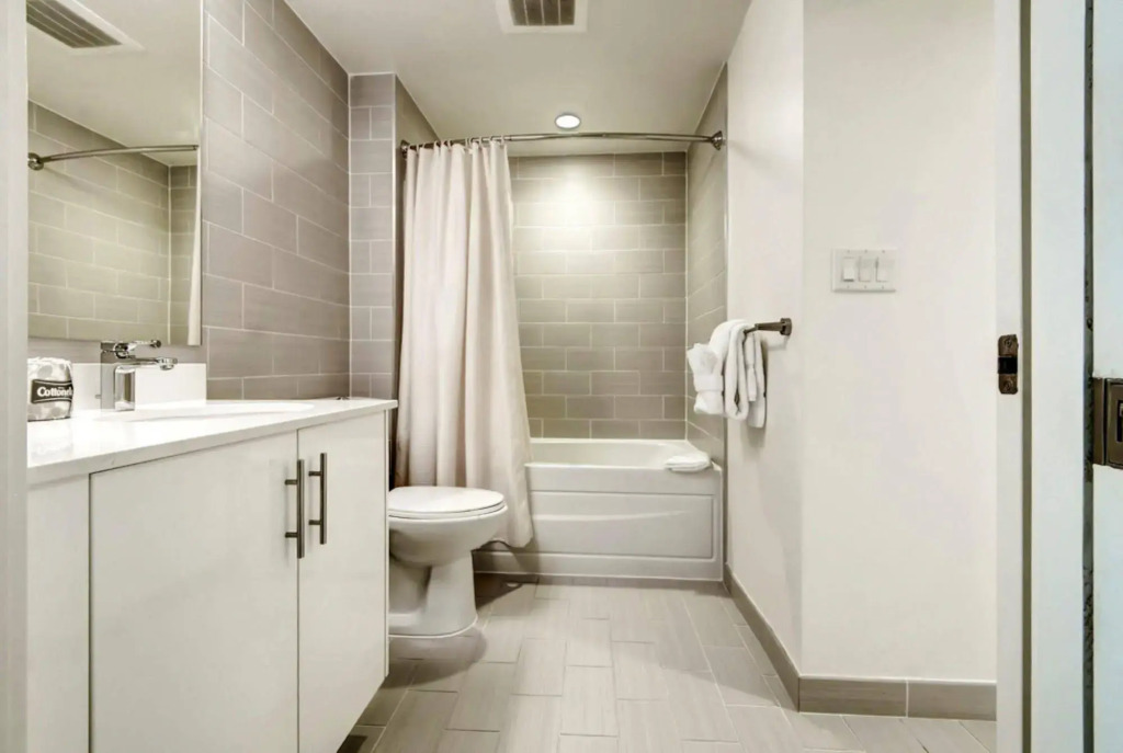 Global Luxury Suites at Chinatown