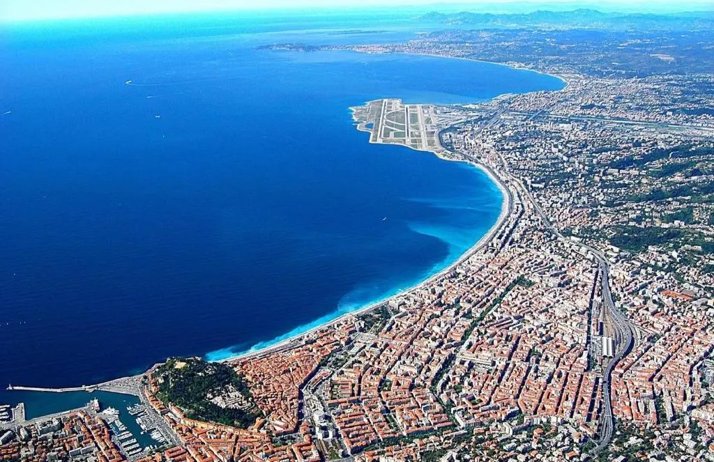 Studio neuf 25 m2, terrasse 35 m2 proche port Nice, Centre ville