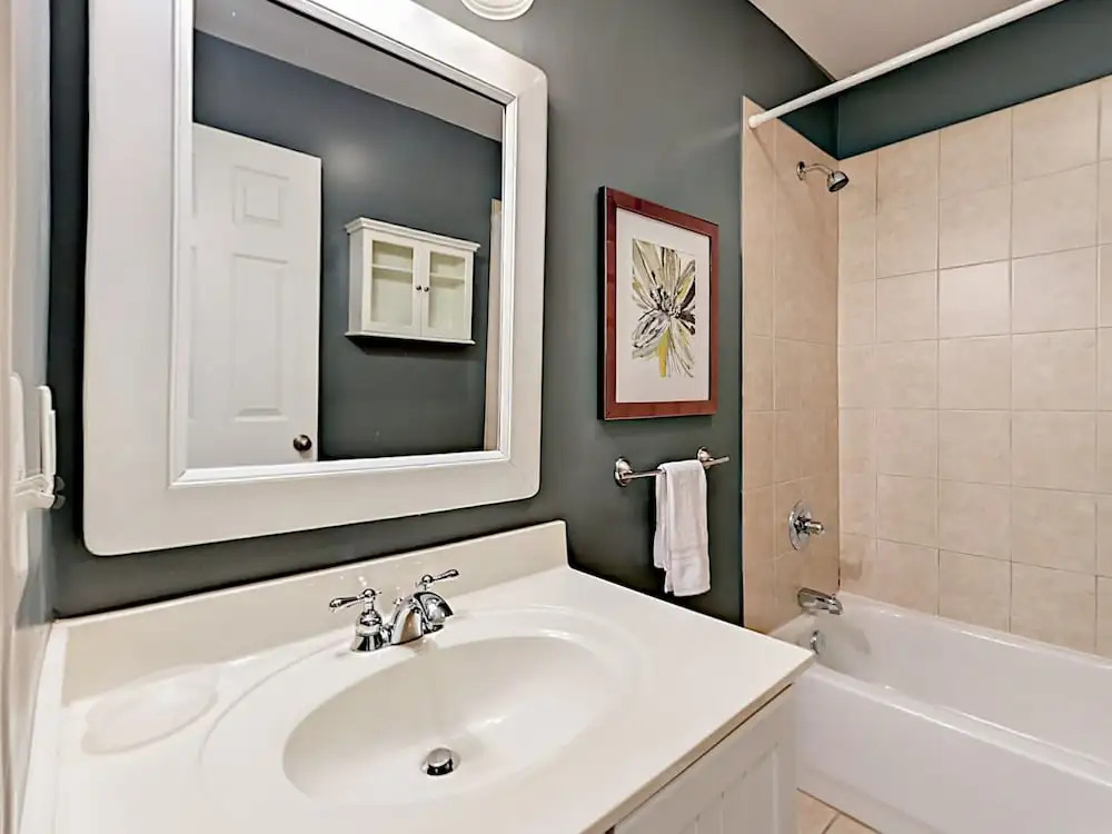 3Br Stylish Cottage East Nashville by RedAwning