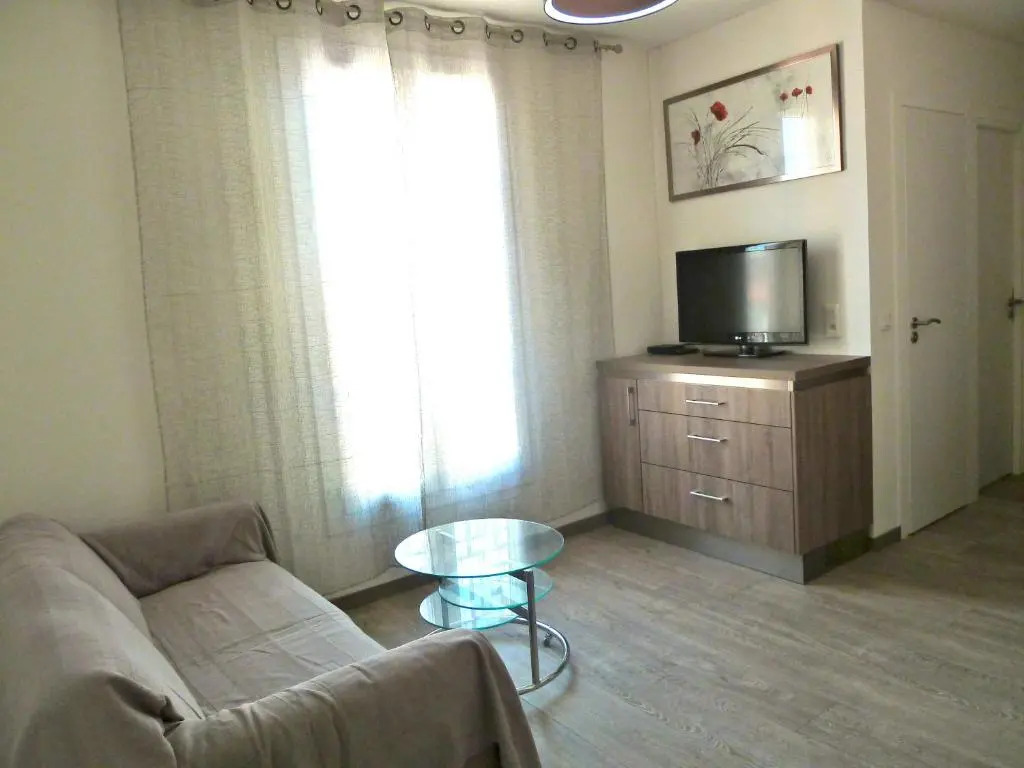 New 1 bedroom apt place Garibaldi