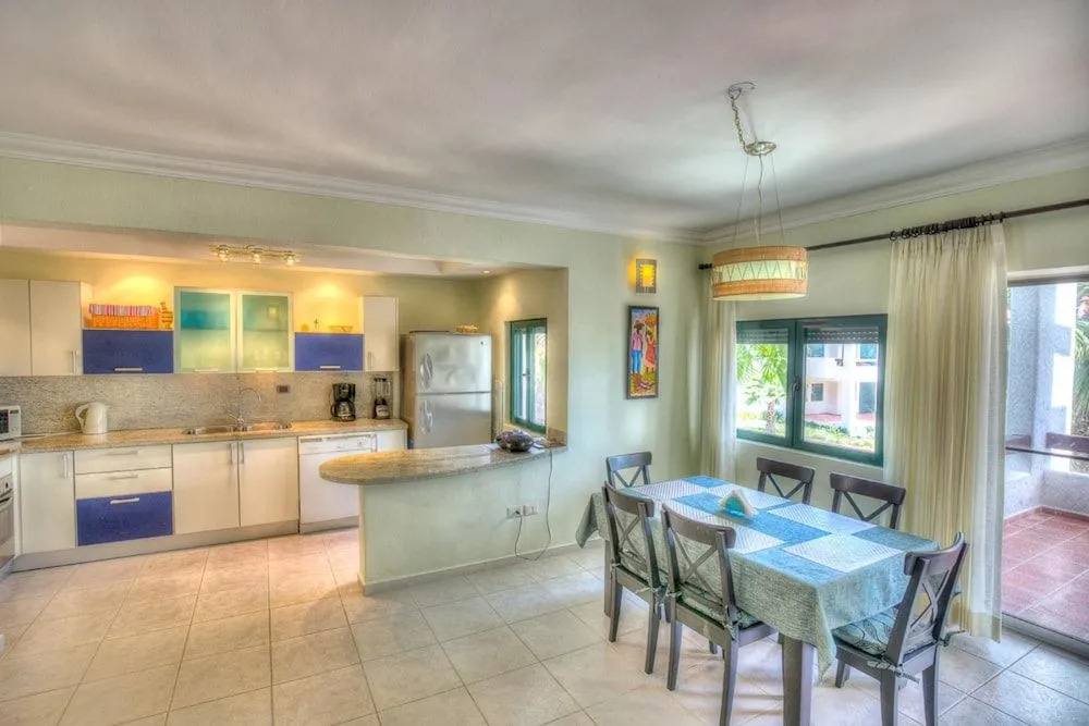 Dapper Beachfront 2 Bedroom Apartment - D201