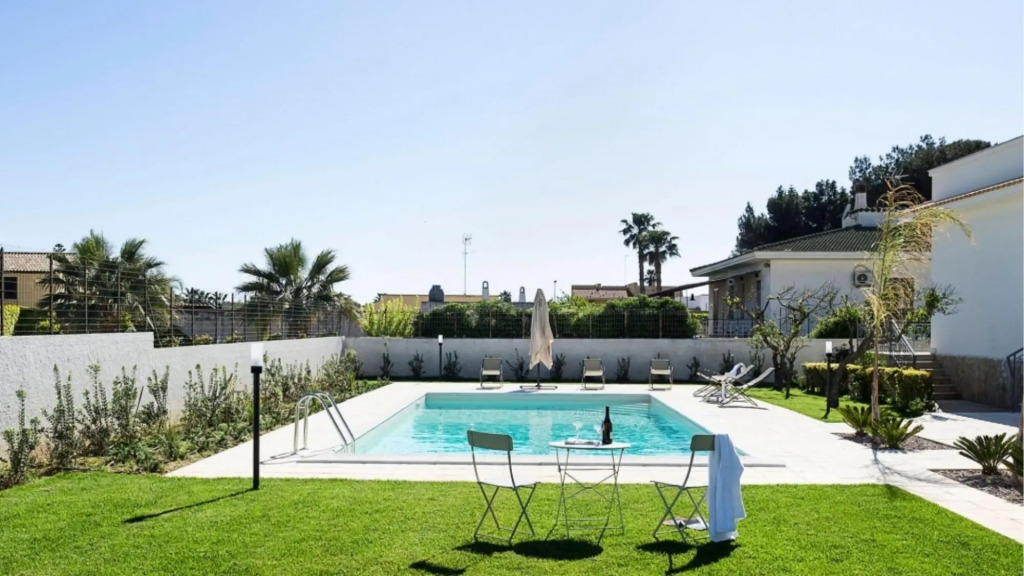 Beautiful villa with pool and airco-VILLA PAVONE