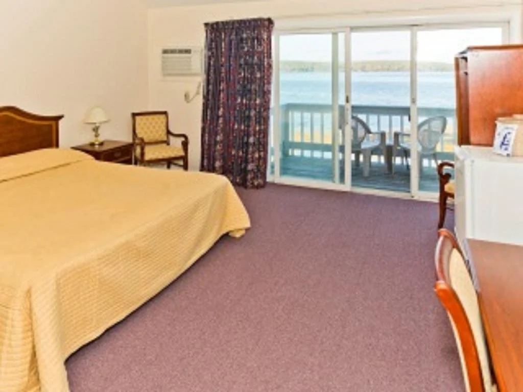 Smugglers Cove Inn
