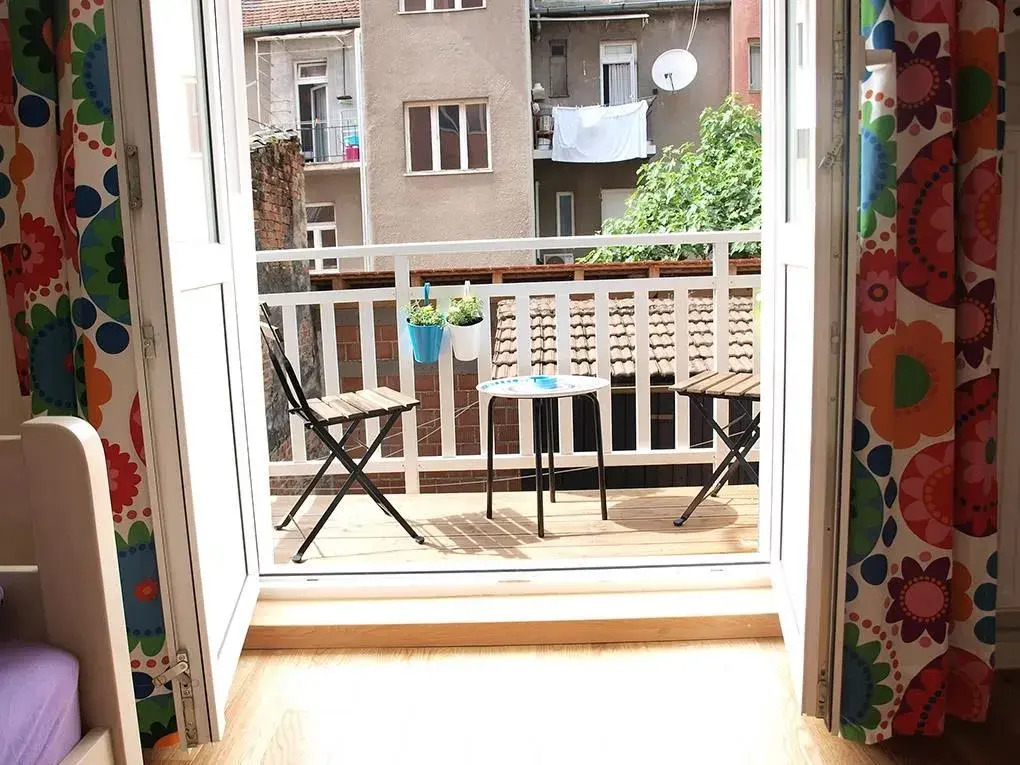 Witty Please - Cheerful Studio Apartment With Balc - Rnu 69315