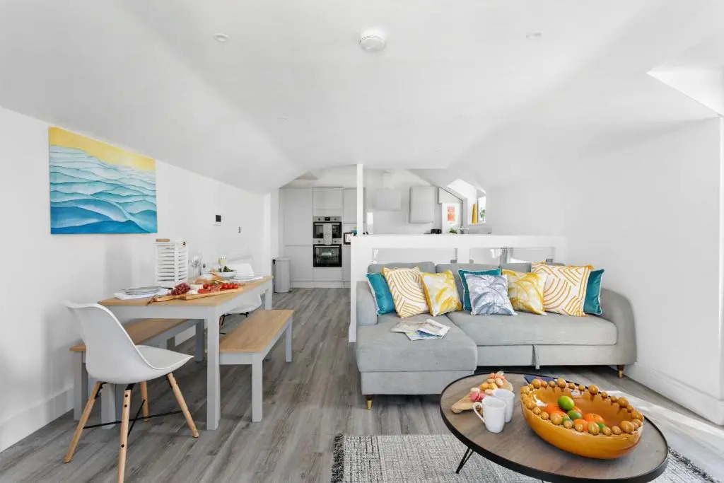 Sea Breeze, Luxury Views Seafront Stylish Home