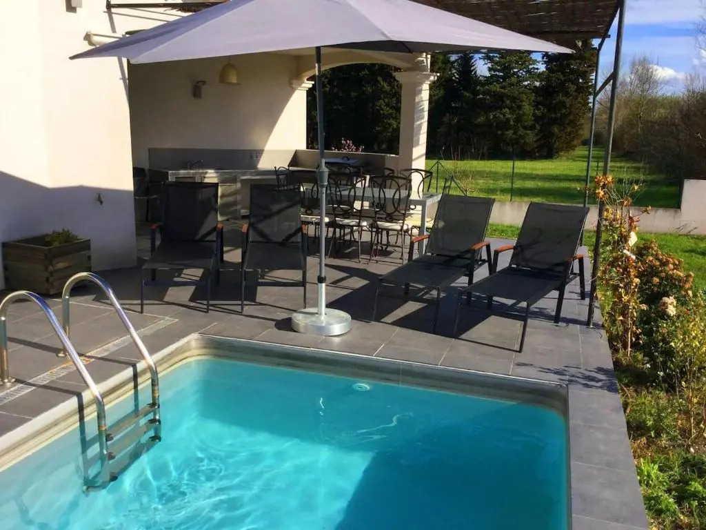 charming family house with pool located at Lisle sur la sorgue - sleeps 8