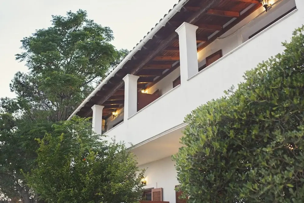 Nikolouzos Sunny Estate