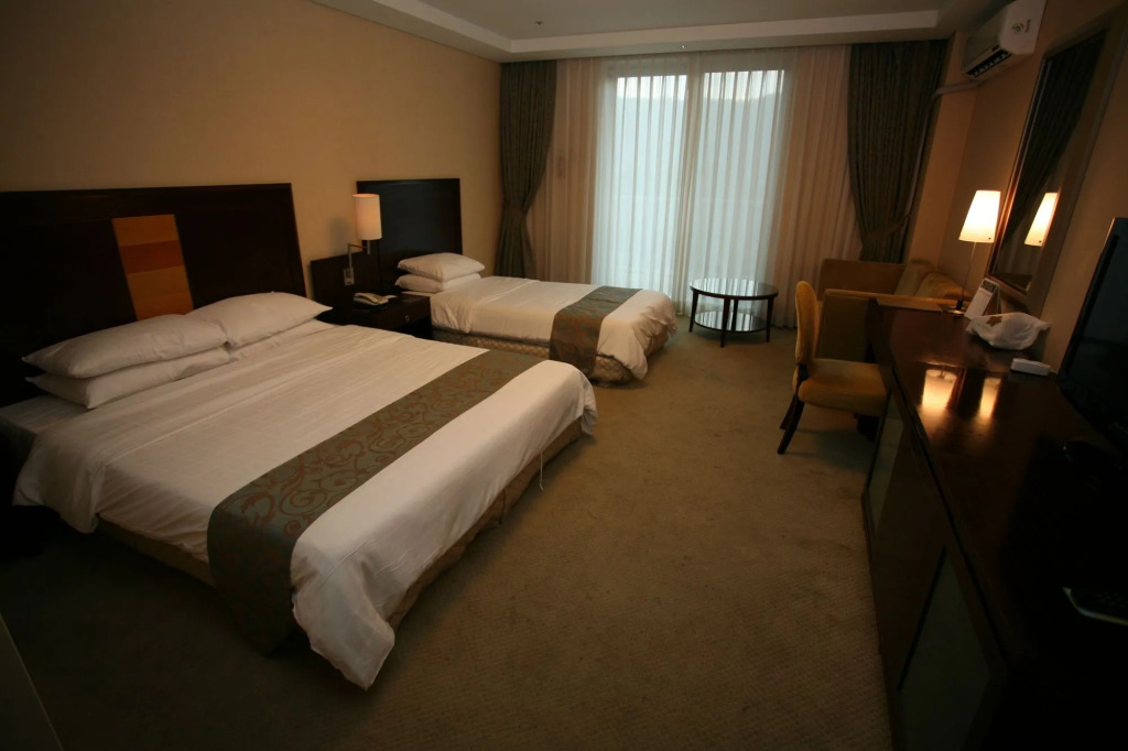 Adonis Hotel