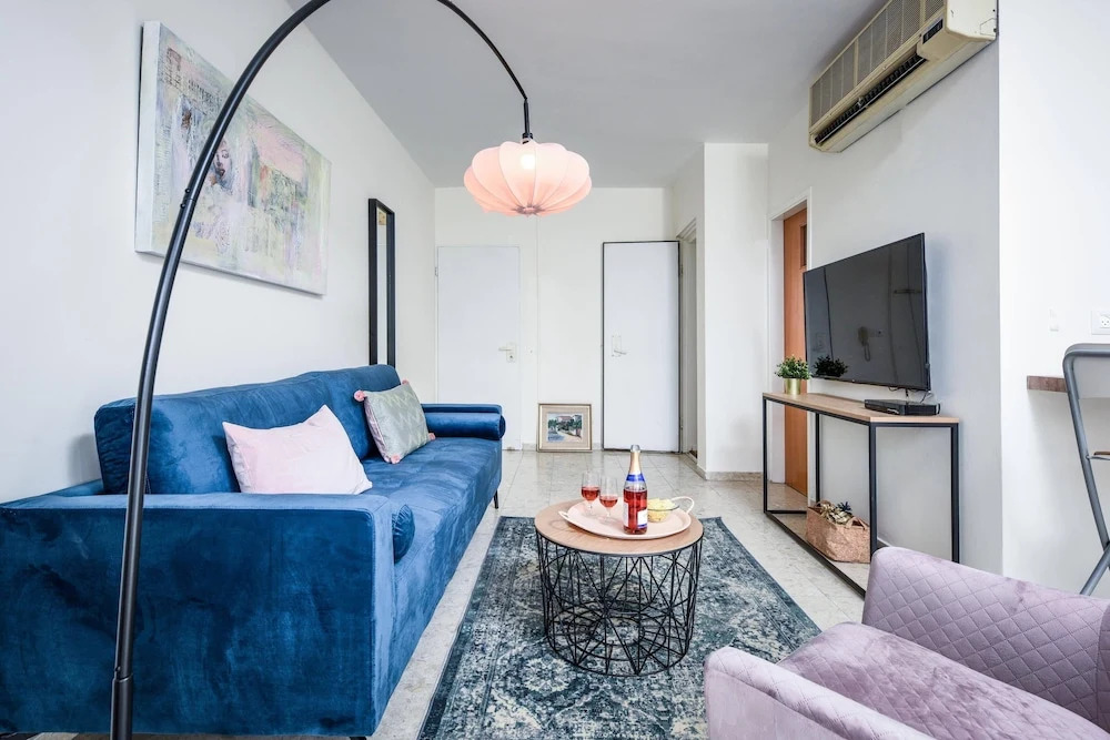 MAMAD - Apt with Balcony In the Heart of TLV