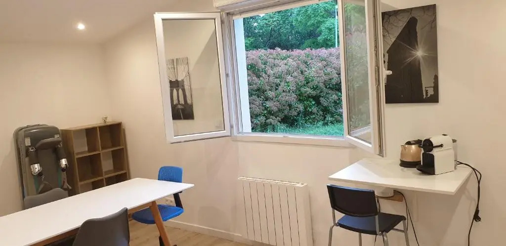 Adorable Studio 25m² Tres Calme Avec Parking (Adults Only)