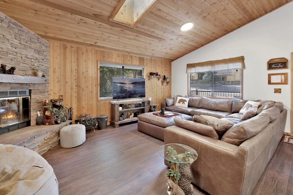 2102- The Drowsy Den 2 Bedroom Home by Redawning