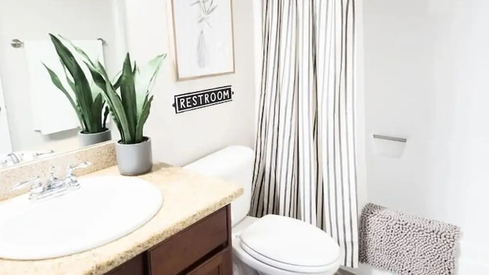 Stylish Old Town 2 Bdrm Ground Floor Condo