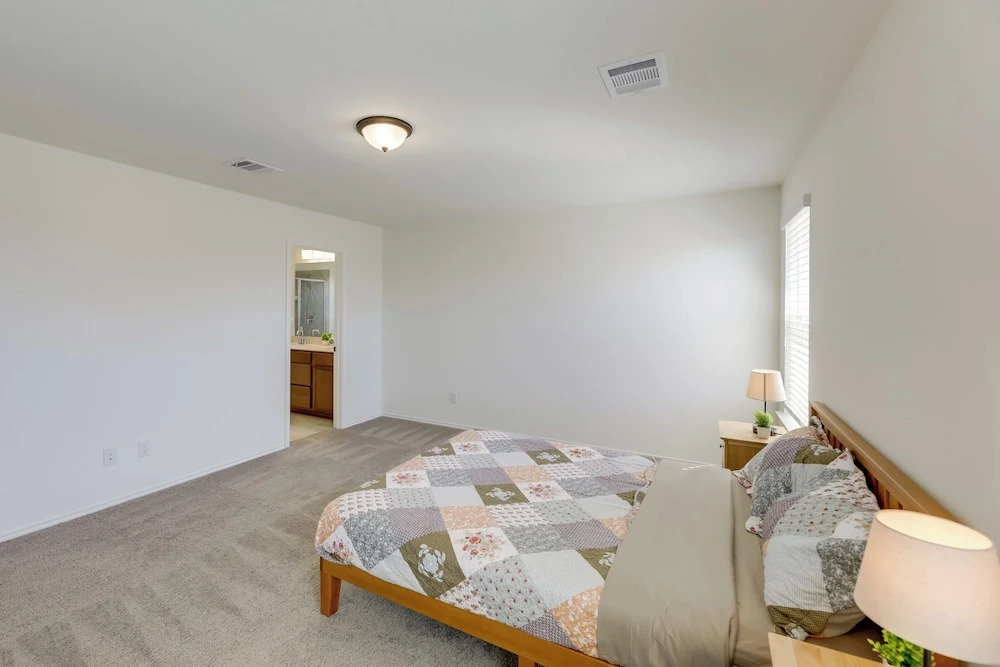 Manor Vacation Rental w/ Yard: 17 Mi to Austin!