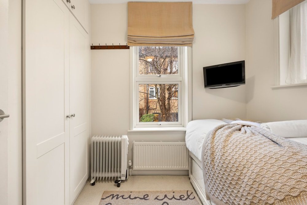 Stunning 3 Bedroom Maisonette in Chelsea