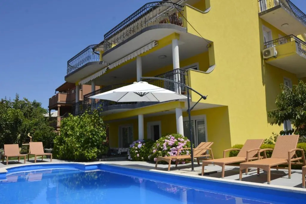 Apartments Maro
