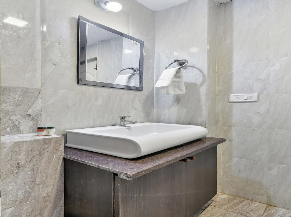 OYO 12120 Hotel Srico