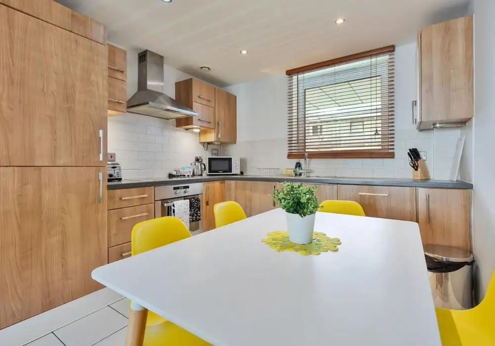 Central Garden View | Modern 2 Bedroom 2 bathroom Apartment | Balcony