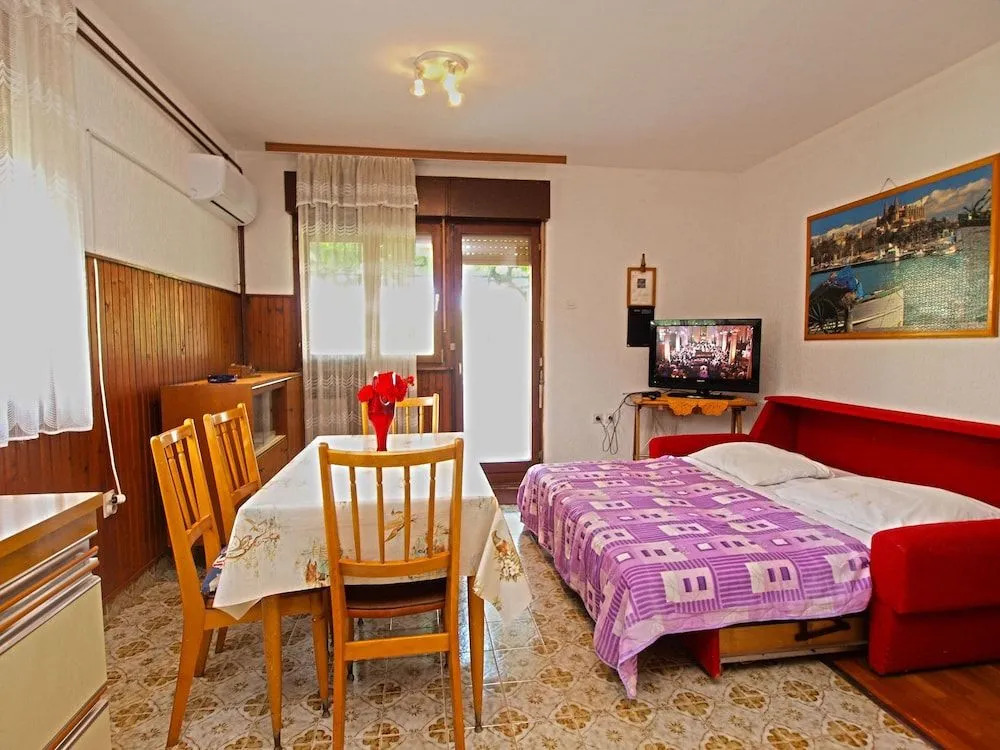 Apartment 390