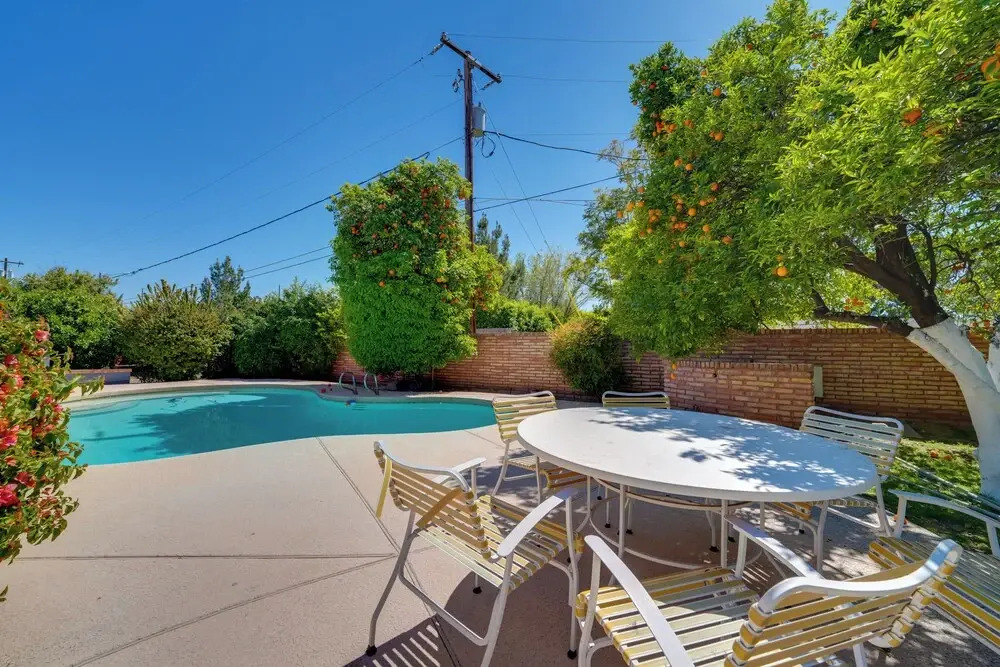 Pool & Outdoor Kitchen: Home 10 Mi to Dtwn Phoenix