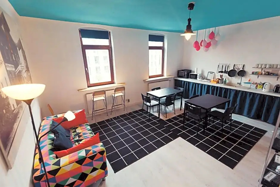 Youth Hostel 37