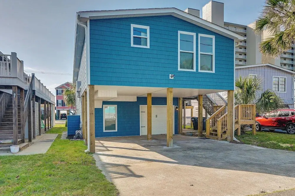 Below Deck Beach House: Walk to the Ocean