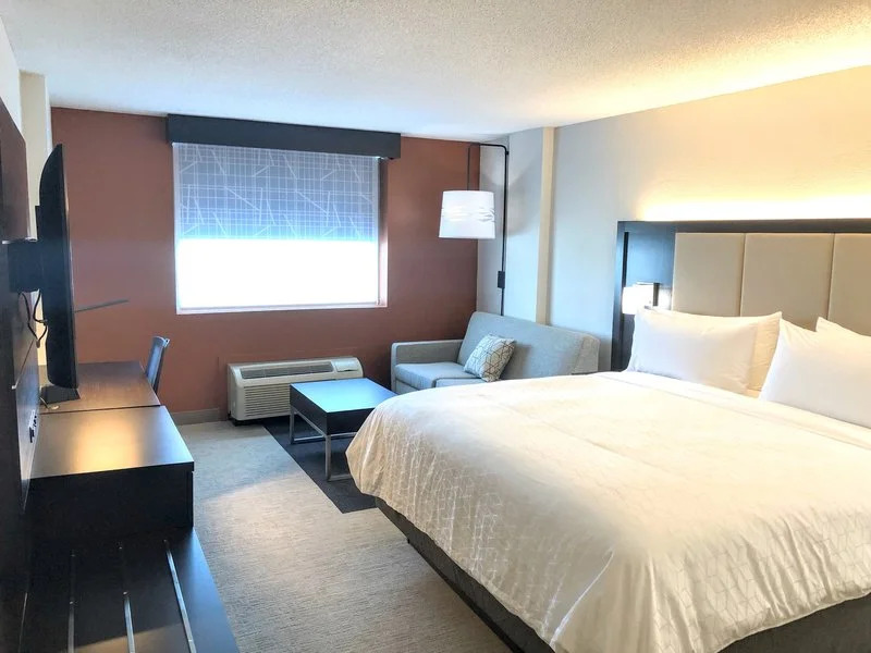 Holiday Inn I 64 West End