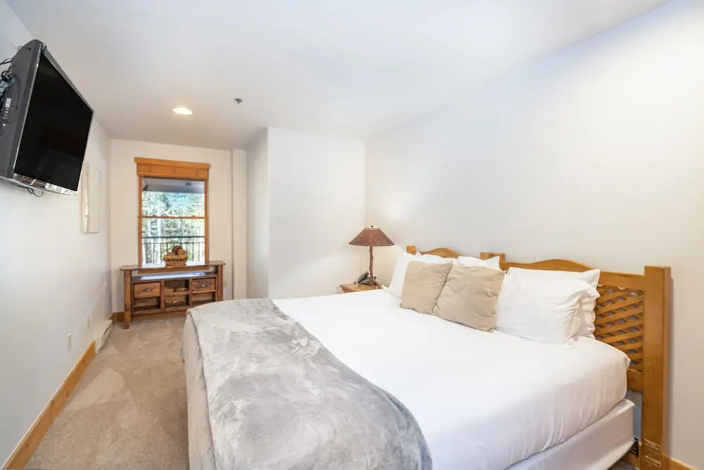 Bear Creek Lodge 110 2 Bedroom Condo by Alpine Lodging Telluride