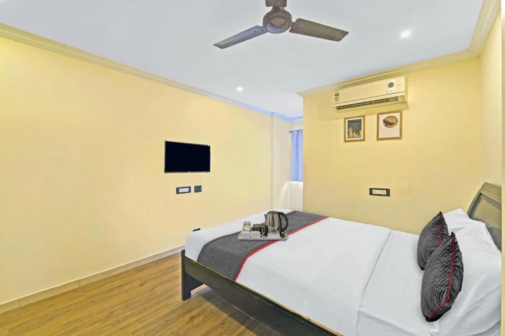 OYO Townhouse 1090 Fantasea Hotels
