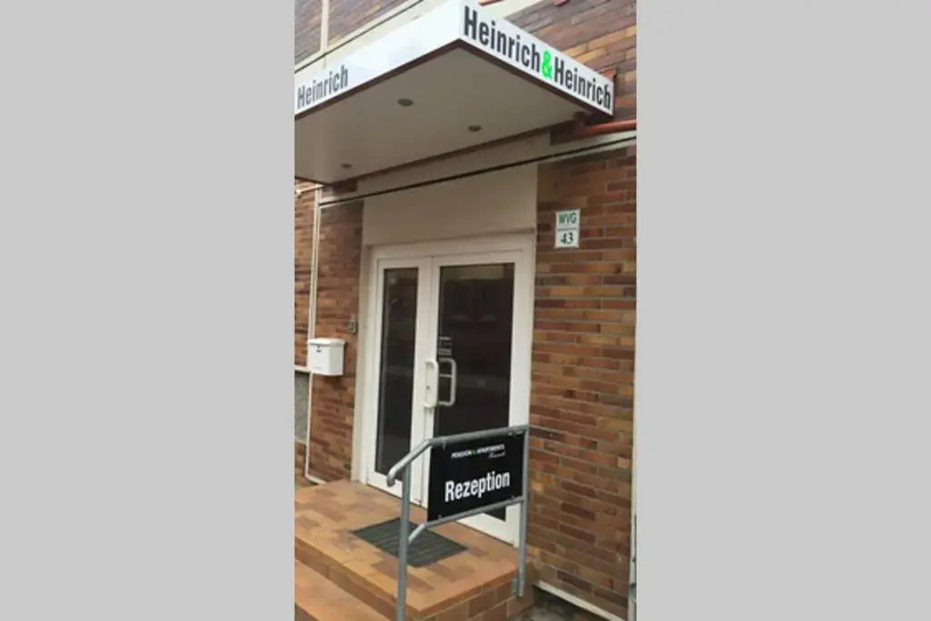 H& Apartment im Herzen der Stadt Nr.17-Karl mit Küche, Wohnzimmer und Esstisch